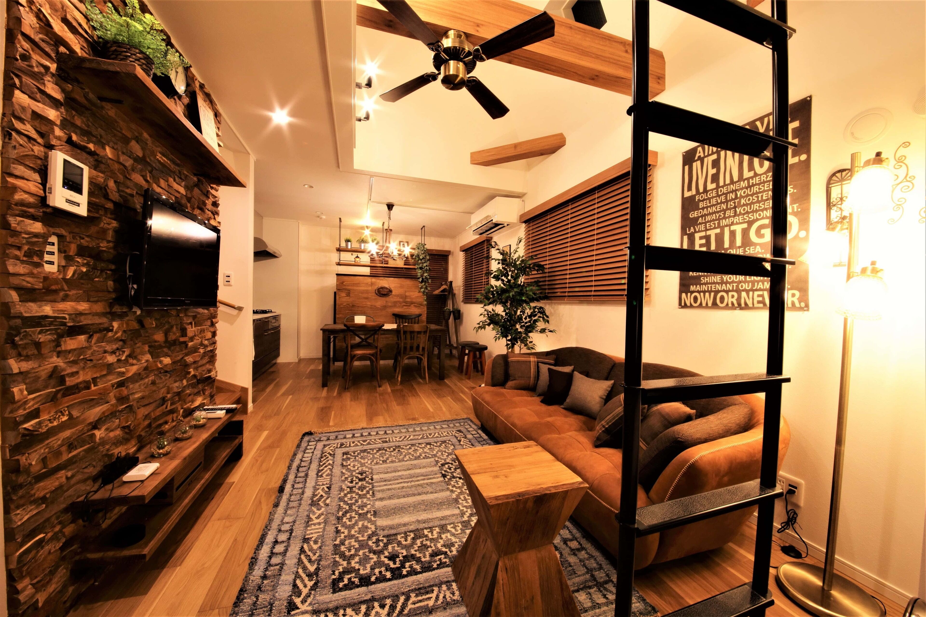 独立别墅 (Private Vacation Home) | 起居区 | 平板电视