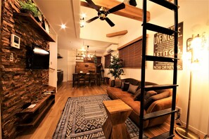 一棟貸し | リビング エリア | 薄型テレビ