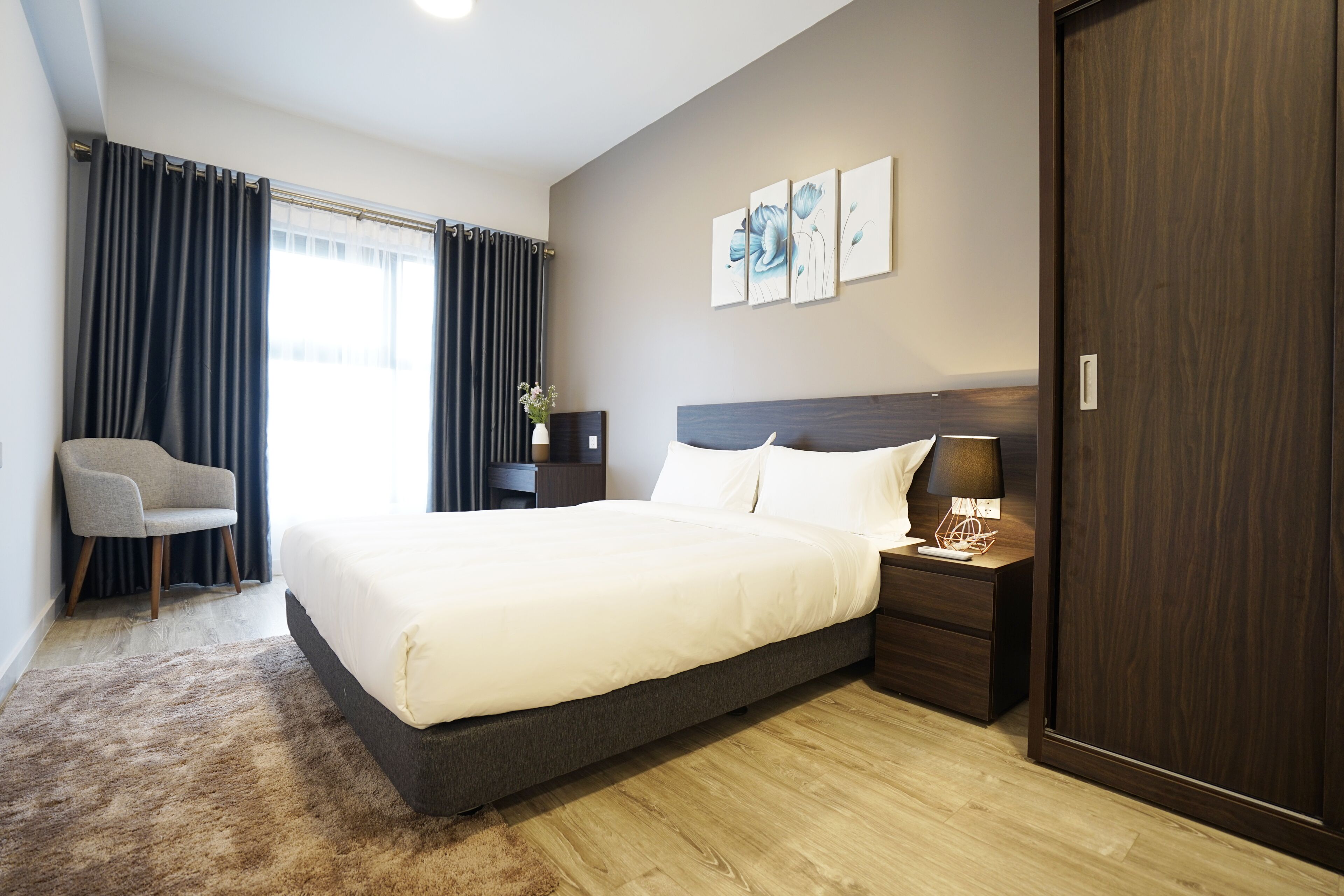 Executive Apartment | In-room safe, desk, blackout drapes, free WiFi