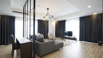 Premier Apartment | Living area | 32-inch Smart TV with cable channels, TV