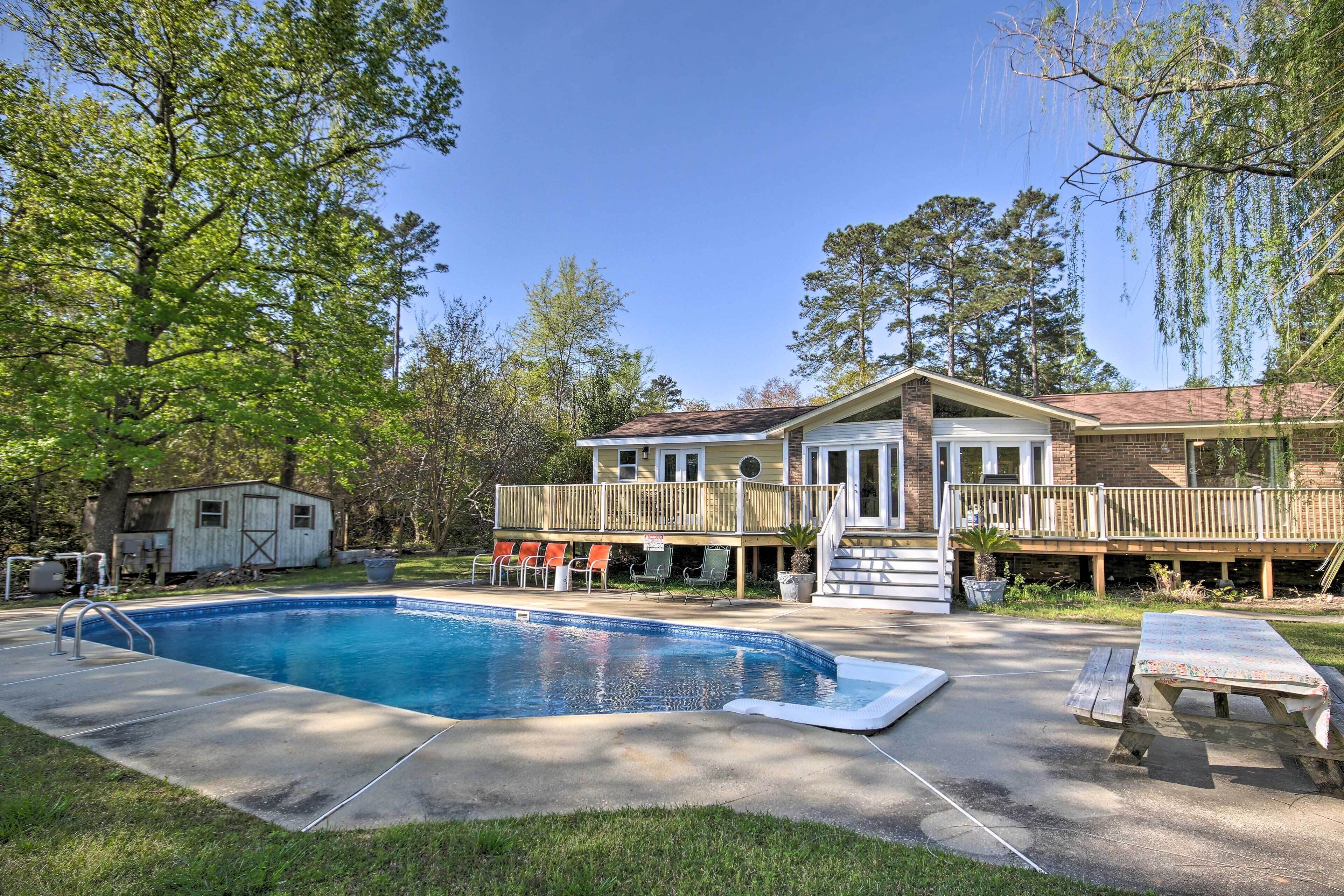 Lush Gilbert House w/ Outdoor Oasis on Lake Murray