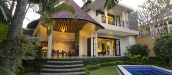 FLASH DEAL! Family Villa Near Canggu with Balinese Experience