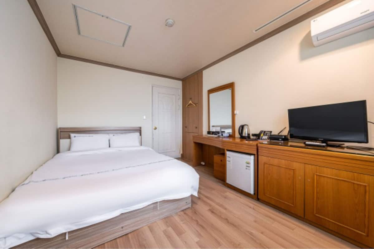 Zimmer (10py, Hotel type)