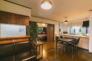 アパートメント 2 ベッドルーム | 専用簡易キッチン | 冷蔵庫、電子レンジ、コンロ、電気ポット