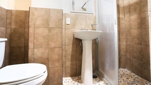 Dusche, Handtücher, Seife, Shampoo