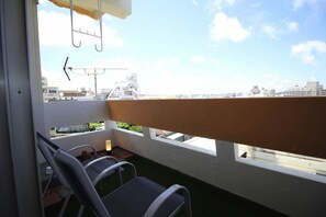 Apartemen (201, 202) | Balkon