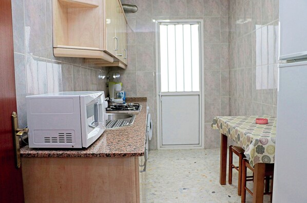 Fridge, microwave, stovetop, coffee/tea maker