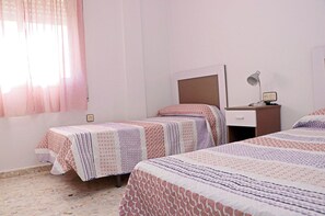 2 habitaciones, tabla de planchar con plancha y acceso a internet 