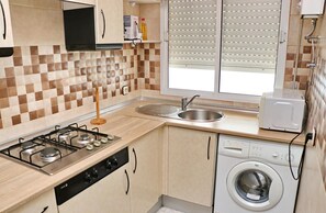 Fridge, microwave, stovetop, coffee/tea maker - Bright airy apartment in the centre (Conil de la Frontera)