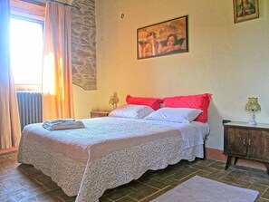 3 chambres, fer et planche à repasser, lit parapluie, Wi-Fi gratuit