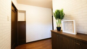Interior - Uenoya Apt (Naha)