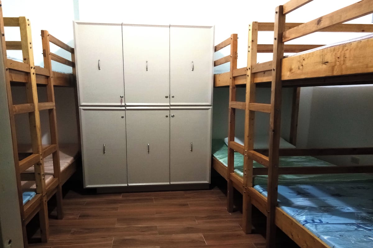 1 bedroom, individually decorated, individually furnished, bed sheets
