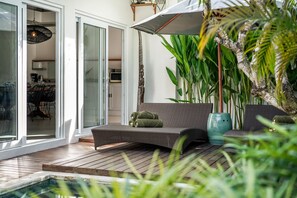 Outdoor dining - MAMA (Kecamatan Kuta Utara)