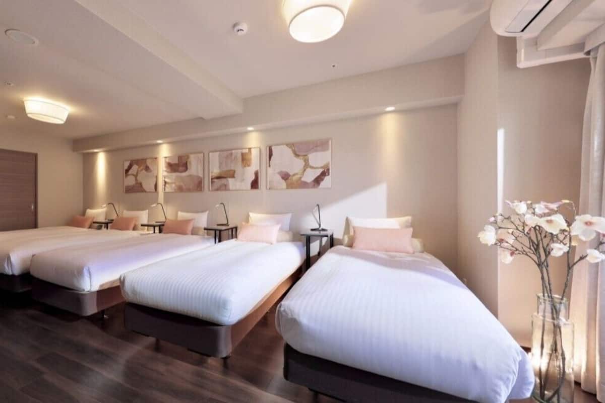 1 bedroom, down duvets, desk, laptop workspace