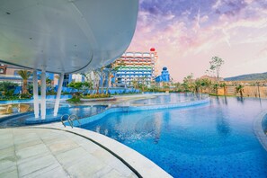 Outdoor pool - Dolphin Bay Hotel (Yuxi)