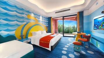 Superior Double Room, Lake View | Minibar, in-room safe, desk, blackout curtains