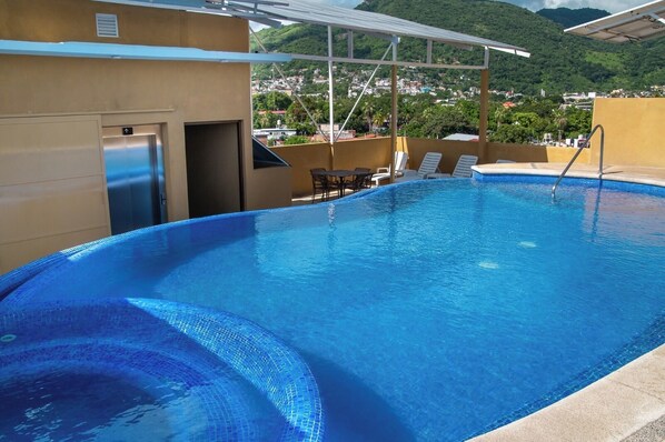 Outdoor pool - Fabuloso Hotel Las Vegas (Zihuatanejo)