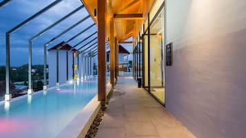 Outdoor pool, pool loungers