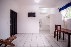 标准三人房 | 隔音、免费 WiFi、床单