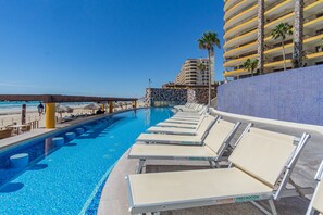 A heated pool - Sonoran Sky Resort 1103 Island In The Sky Charming Oceanfront (Puerto Peñasco)