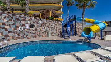 Een verwarmd zwembad