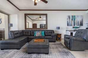 TV - Sonoran Sky Resort 1103 Island In The Sky Charming Oceanfront (Puerto Peñasco)