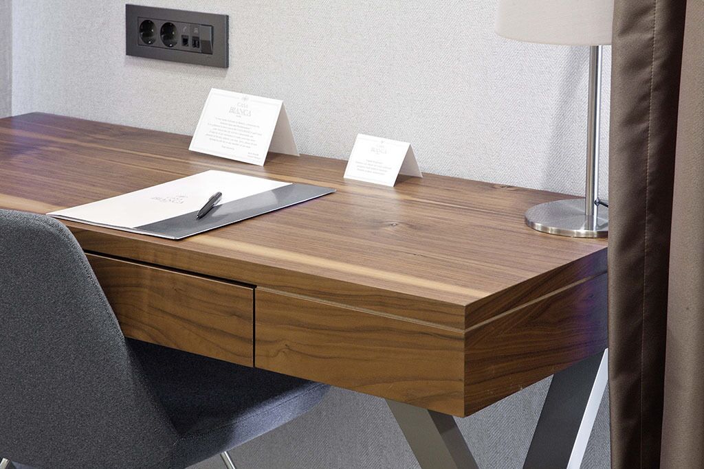 standard room | in-room business centre