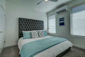 4 bedrooms, travel crib, free WiFi, bed sheets - Pool Open! | 2 hot tubs, Very Warm Pool  | Disney+, YouTubeTV | New in 2020 | #36 (Saint George)