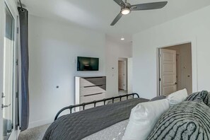 4 bedrooms, free WiFi, bed sheets