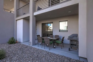 Outdoor dining - The Lofts #36 | Townhome Pool Resort (Saint George)