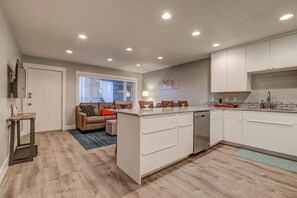 TV, offices - Las Palmas Resort #1608 | All-Inclusive Amenities (Saint George)