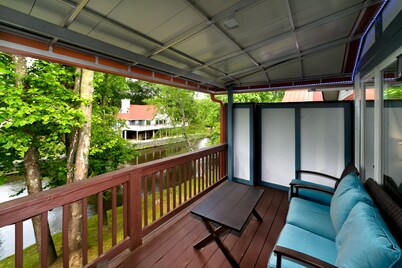 Chattahoochee Breeze - Riverfront Condo w/2 Decks Overlooking River in Downtown