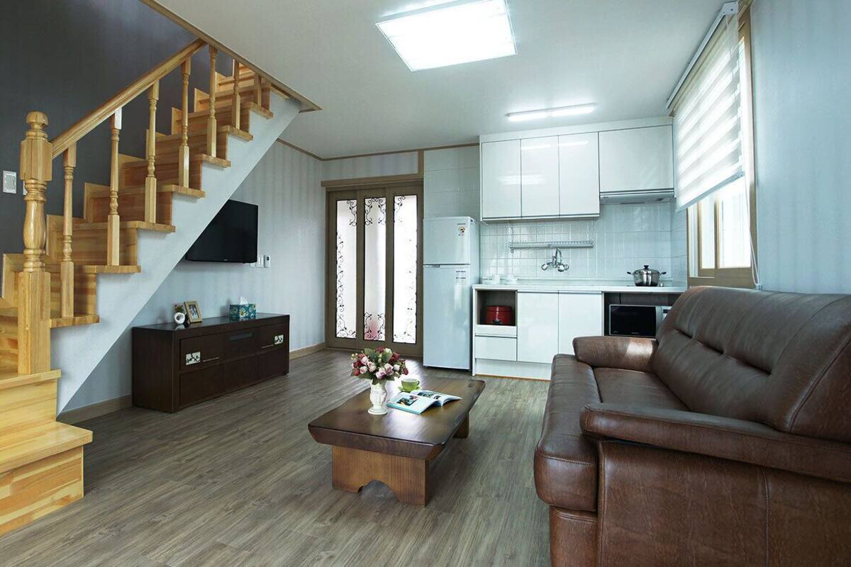 Room (Family) | Living area | Flat-screen TV