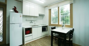 Room (Couple) | Private kitchenette | Fridge, microwave, stovetop, electric kettle