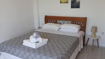 Double Room (8 & 11) | Free WiFi