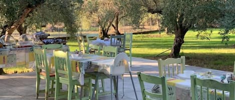 Khu ẩm thực ngoài trời