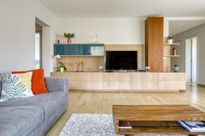 デラックス アパートメント | リビング エリア | 薄型テレビ