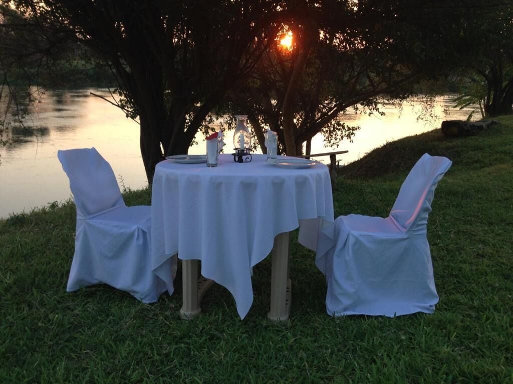 أسرّة بإسفنج يتكيف مع شكل الجسم وملاءات أسرّة