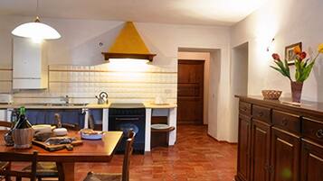 Fogão, cooktop, lava-louças, cafeteira/chaleira