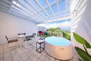 Room D -Royal Crystal Suite Spa with Dogs- | Terrace/patio - Crystal Villa SHIRAHAMA (Shirahama)