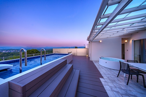 Room G -Oriental Crystal Suite Spa- | Terrace/patio