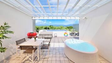 Room G -Oriental Crystal Suite Spa- | Terrace/patio