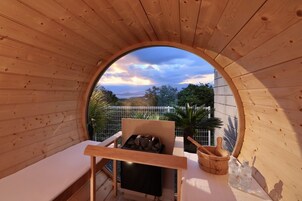 Room M-Marvelous VIP Suite Pool & Spa- | Minibár, egyedi dekoráció, egyedi berendezés és ingyenes wifi