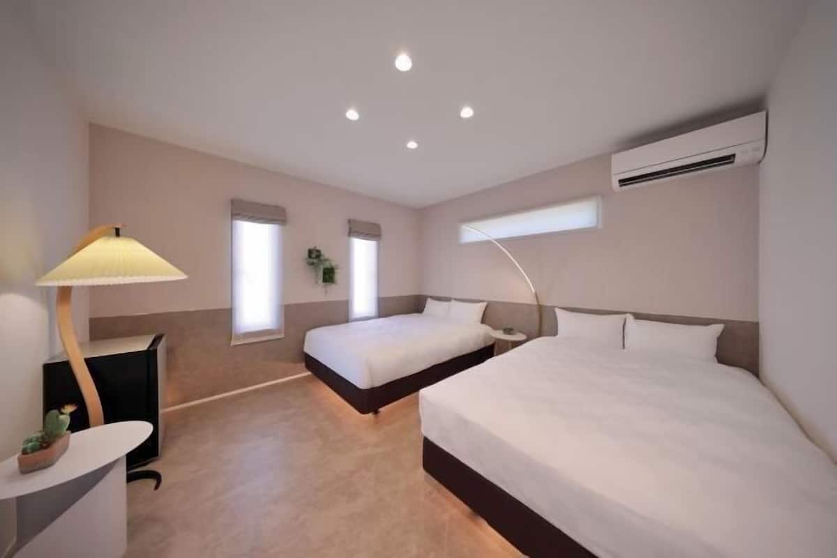 2 chambres, minibar, décoration personnalisée, ameublement personnalisé