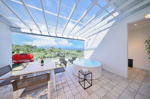 Room E -Premium Crystal Suite Spa- | Terrace/patio