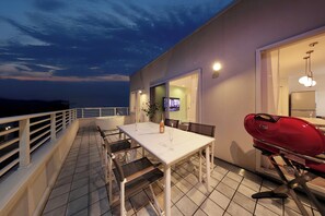 Room I -Maisonette Crystal Suite- | Terrace/patio - Crystal Villa SHIRAHAMA (Shirahama)