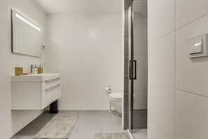 Comfort Apartment | Bathroom - SHS City Gasperich Venus (Luxembourg City)