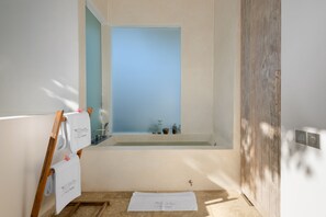 Villa Meimei | Deep-soaking bathtub - Villa MeiMei (Canggu)