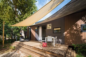 Premium Mobile Home, 3 Bedrooms (6 pers) | Terrace/patio - Camping de l'Espiguette (Le Grau-Du-Roi)