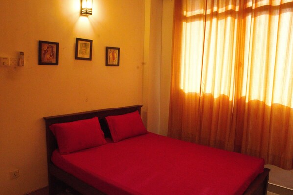 مكتب ومساحة عمل للكمبيوتر المحمول